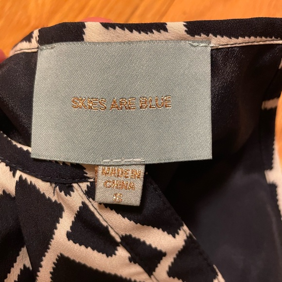 Skies Are Blue flattering patterned dress. Size small. - Picture 4 of 4